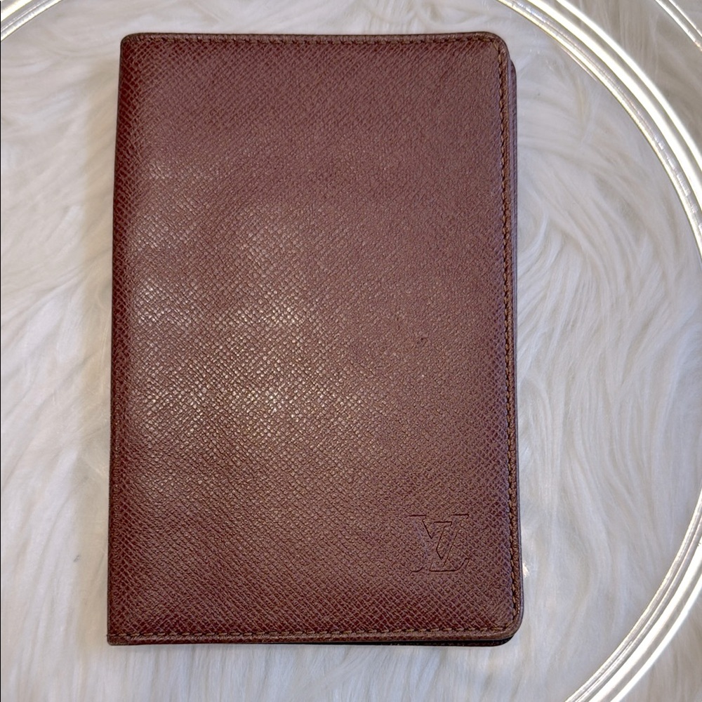 Louis Vuitton Porte 2 Cartes Vertical Brown Taiga Leather Card Case Holder
